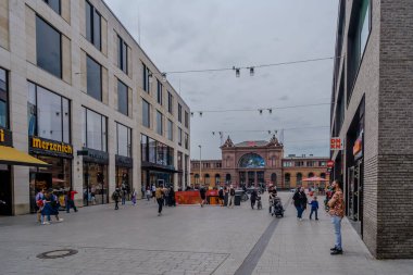 Bonn, Almanya - 21 Mayıs 2024: Bonn Almanya 'nın merkez tren istasyonunun panoramik manzarası