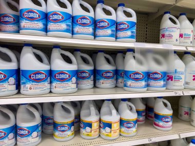 Seattle, WA USA - Eylül 2022: Hedef mağazada satılan Clorox ürünlerinin yakın görüntüsü