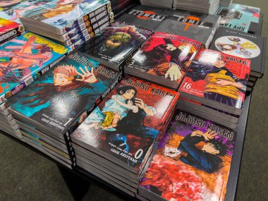 Woodinville, WA USA - Kasım 2022: Jujutsu Kaisen mangasının Barnes ve Noble mağazalarında satışa sunulması.