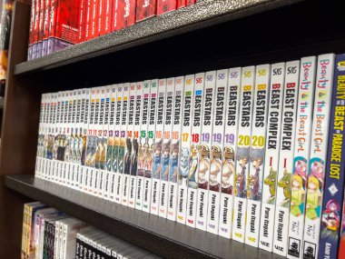 Seattle, WA USA - Kasım 2022: Beastars mangasını bir kitapçıda satılığa çıkarmak.