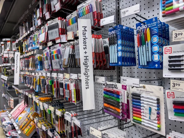 Seattle Usa November 2022 View Highlighters Pens Sale Staples Store — стоковое фото