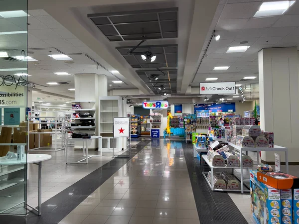 Usaのベルビュー 2023年2月頃 メイクス百貨店内のトイズR Usセクションの広い眺め — ストック写真