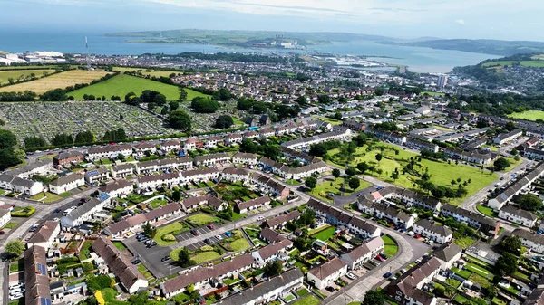 Αεροφωτογραφία Των Κατοικιών Στο Larne County Antrim Στη Βόρεια Ιρλανδία Εικόνα Αρχείου