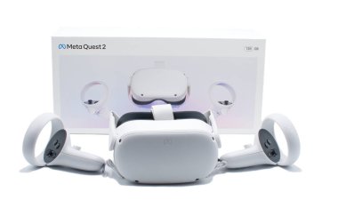 Öcala, Florida 12-25-2023 meta arayışı 2 Gelişmiş Sanal Gerçeklik Kulaklığı 128 GB Sanal Gerçeklik VR beyaz arka planda karton paket kutusu ile izole edilmiş kablo ya da kablo yok