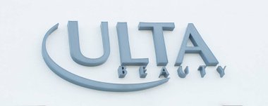 Öcala, Florida ABD - 22 Ocak 2024 Trendy Ulta güzellik bir kozmetik, makyaj ve parfüm mağazaları zinciri, üst ve alt kalite kozmetik ürünleri, parfümler, ön cephe logosu dışında tırnak ürünleri