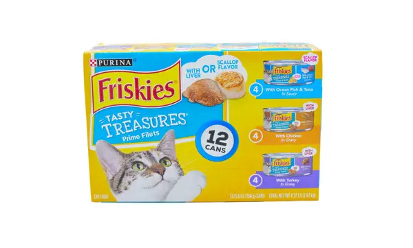 stock image Ocala, FL 3-22-2024 Friskies cans of cat food tasty treasures prime filet three flavors.  Ocean fish and tuna in sauce, chicken in gravy, turkey in gravy. Yellow box isolated on white background