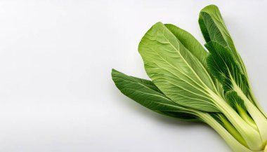 Bok Choy - bir tür Çin lahanası, yemek olarak kullanılır. Çinlilerin türleri kafa oluşturmaz ve yeşil yapraklı bıçakları vardır. Asya yemekleri sebze ve et suyu konsepti. beyaz arkaplanda izole