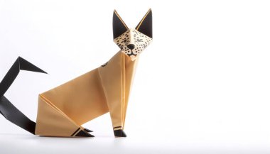 Afrika 'ya özgü bir vahşi kedi olan serval-Leptailurus serval kağıt origami kavramı. Hafta sonu sanat ve zanaat eğlencesi için çocuklar için basit bir başlangıç zanaatı. Beyaz bir arkaplanda izole edilmiş