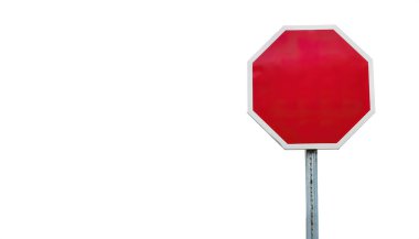 Boş dur levhası, sürücülere tamamen durmaları ve karşıya geçmeden önce kavşağın araçlardan ve yayalardan güvenli bir şekilde temizlendiğinden emin olmaları gerektiğini bildiren bir trafik tabelasıdır. İzole edilmiş