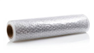 Bir rulo baloncuk ambalajı, kırılgan eşyaları paketlemek için kullanılan şeffaf plastik bir malzeme. Düzenli aralıklarla, dışarı fırlayan hava dolu yarımküreler kırılgan nesneler için bir yastık sağlar. Beyazda izole edilmiş