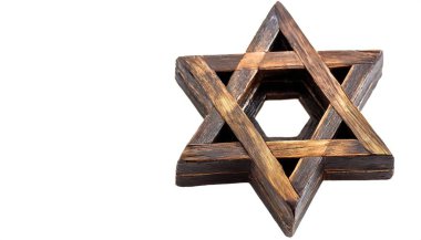 Davut Yıldızı hem Yahudi kimliğinin hem de Yahudiliğin sembolüdür. Şekli altıgen şeklindedir, iki eşkenar üçgenin bileşimi. Kopya alanı ile beyaz arkaplanda izole