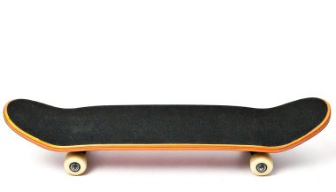 Kaykay, 7 ila 8 akçaağaç kaplama güverteden yapılmış bir kaykay türüdür ve bir çift kamyonun altında poliüretan tekerlekleri vardır.