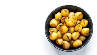 Çin su kestanesi, Eleocharis dulcis sedge gibi bir ottur. Küçük, yuvarlak kordonların çıtır çıtır, beyaz eti vardır ve çiğ yenebilir, hafif kaynatılabilir veya kızartılabilir ve sıklıkla turşu haline getirilebilir.