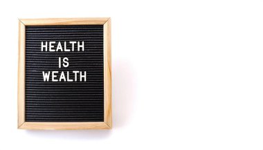 Sağlık zenginliğin işaretidir. Yaşam için çok yönlü bir atasözü vardır. Bize bilgece maddi şeyleri öğretir. Arzuladığımız para, önem kadar sağlıklı olmakla aynı şey değildir.