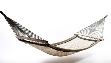 Hamak, iki veya daha fazla nokta arasında asılı, sallanmak, uyumak veya dinlenmek için kullanılan kumaş, ip veya ağdan yapılmış bir askıdır. Kopya alanı ile beyaz arkaplanda izole