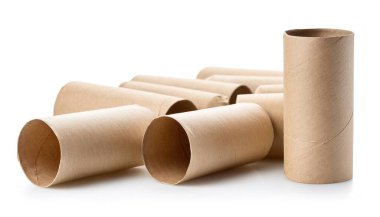 Tuvalet kağıdı için boş tuvalet kağıdı, beyaz arka planda izole edilmiş. Kağıt tüp tuvalet kağıdı ya da kağıt havlu karton tüp. Beyaz arkaplanda izole