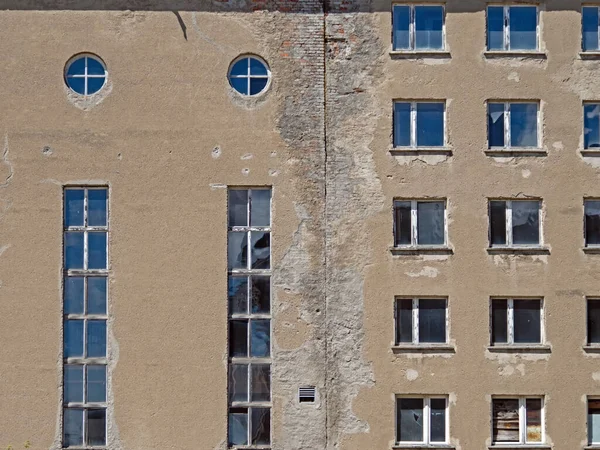 Vista Exterior Antigo Bloco Apartamentos Prora Com Muitas Janelas Diferentes — Fotografia de Stock