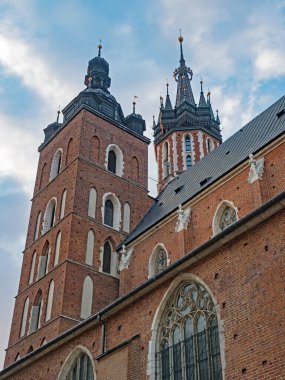 Polonya 'nın Krakow kentindeki St. Mary Kilisesi' nin dış görünüşü
