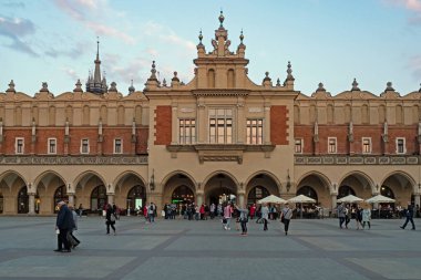 Krakow, Küçük Polonya, Polonya - 04 Nisan 2019: Ana Pazar Meydanı 'ndaki tarihi Krakow Kuaför Salonu
