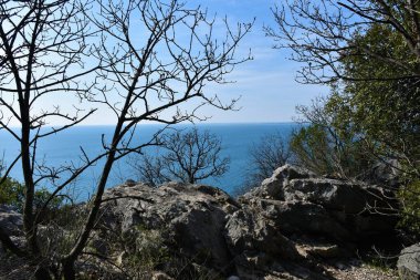 İtalya 'nın Friuli Venezia Giulia bölgesinde Riserva naturale delle Falesie di Duino' dan Adriyatik Denizi manzarası