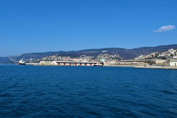 Puerto Con Barco Ciudad Trieste Friuli Venecia Julia Región Italia —  Fotos de Stock