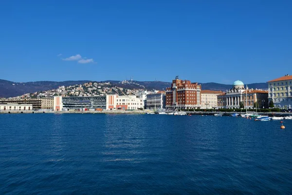 Vista Ciudad Portuaria Costera Trieste Costa Del Mar Adriático Friuli —  Fotos de Stock