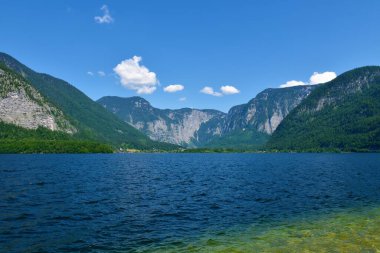 Yukarı Avusturya 'nın Salzkammergut bölgesinde Dachstein Dağları ve Hallstatter Manzarası