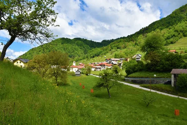 Vue Village Ljubinj Près Tolmin Primorska Slovénie Éclairée Par Lumière — Photo