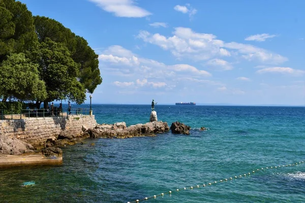 Opatija Chorwacja Maja 2023 Wybrzeże Adriatyku Opatiji Chorwacja Dziewica Posągiem — Zdjęcie stockowe