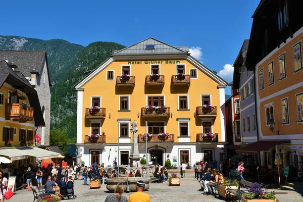 2023年6月13日 オーストリア北部のザルツカンマーグート地区にあるハルシュタット中心部のホテル — ストック写真