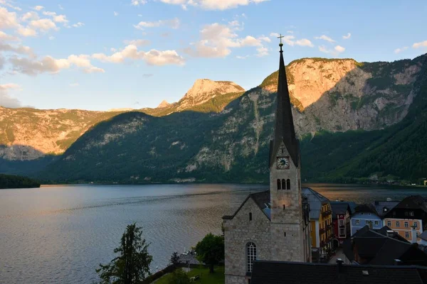 Vista Igreja Evangélica Hallstatt Dachstein Montanhas Acima Hallstatter Veja Pôr — Fotografia de Stock
