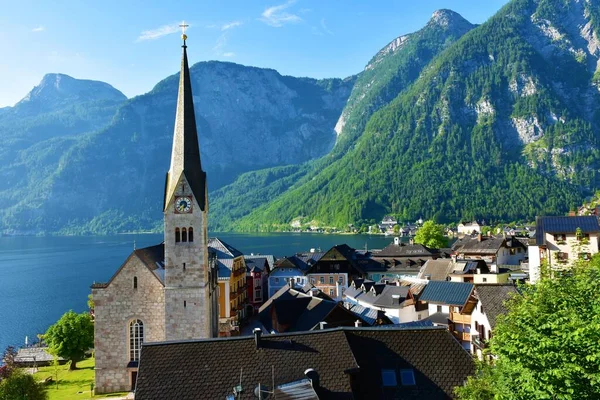 Igreja Paroquial Evangélica Hallstatt Cidade Com Montanhas Dachstein Hallstatter Veja — Fotografia de Stock