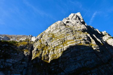 Julian 'daki Luknja ve Bellow Bovski Gamsovec' in önceki bölümlerinde Slovenya 'yı