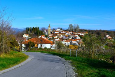 Istria, Primorska, Slovenya 'daki Pomjan köyünün manzarası