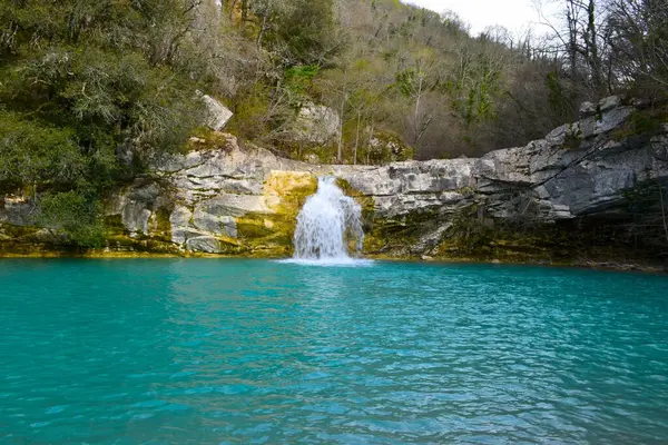Hırvatistan 'ın Istria kentindeki Mirna kentinde akan Gjork suyunun görüntüsü