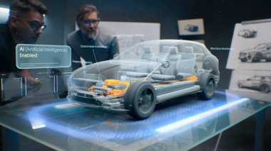 Geliştirme mühendisleri, yapay zekaya sahip elektrikli bir arabaya yerleştirilmiş sürücüsüz otomatik pilot sistemini test ediyorlar. Görselleştirmenin yenilikçi 3 boyutlu modelleme teknolojisini kullanıyorlar