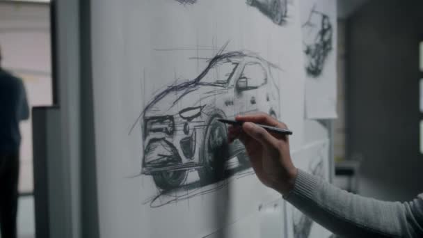 Diseño Masculino Afroamericano Automotriz Del Dibujo Del Diseñador Bosquejo Con — Vídeo de stock