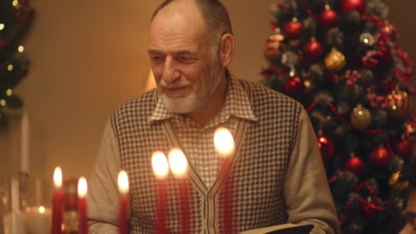 Senior Man Reads Bible Family Christmas Dinner Happy Family Praying — Stock Video