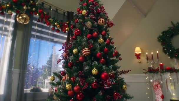 Árvore Com Bolas Brinquedos Luzes Piscando Presentes Embrulhados Caixas Presente — Vídeo de Stock