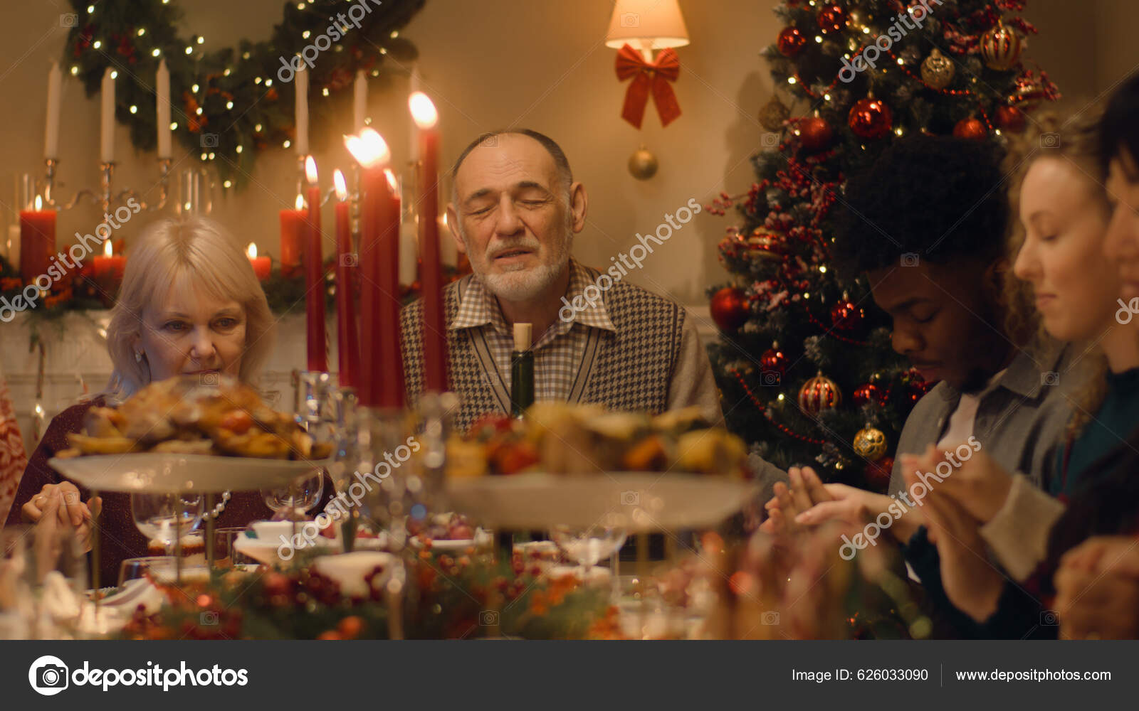 Happy Large Family Praying Christmas Starting Eat Celebrating