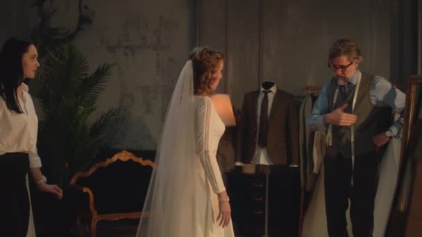 Cinematic Shot Happy Woman Wedding Dress Veil Walking Front Mirror — Stock Video