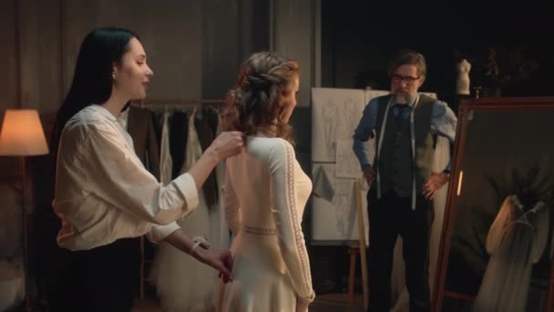 Cinematic Shot Female Tailor Zips Wedding Dress Woman Front Mirror — Wideo stockowe