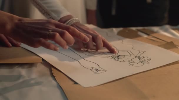 Close Shot Tailors Woman Discussing Sketches Wedding Dress Bride Fitting — Vídeo de Stock