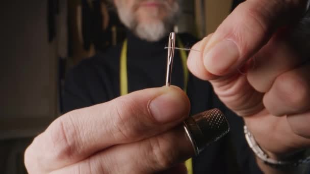 Extreme Close Blurred Shot Male Tailor Puts Sewing Thread Needle — 비디오