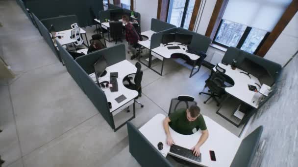 Successful People Working Modern Office Sitting Tables Computers Coworkers Walking — Vídeo de Stock