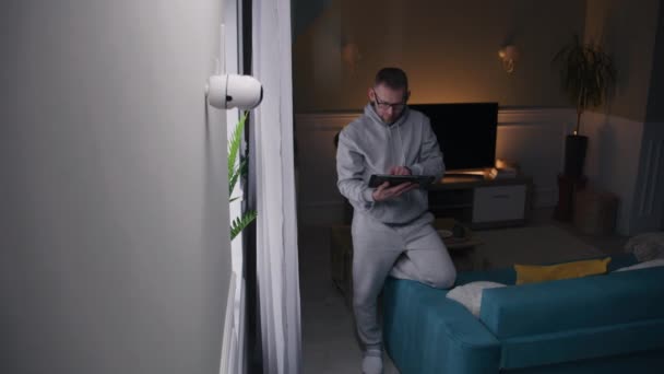 Caucasian Man Sets Security Camera Home Night Turns Night Vision — Stockvideo