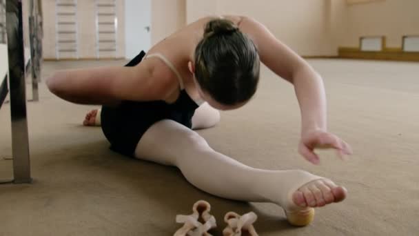 Ballerina Training Bodysuit Sits Split Ballet Barre Dance Studio Stretches — Stock Video