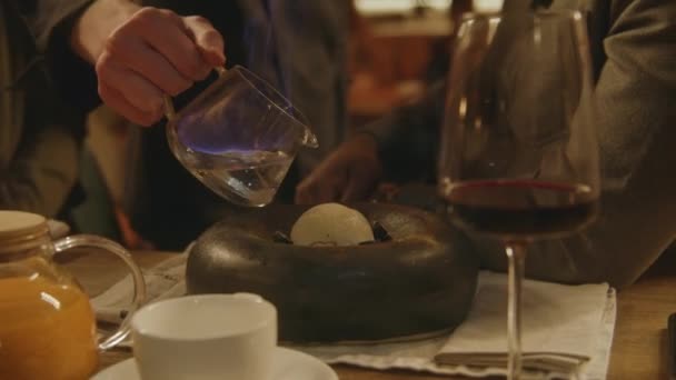 Chef Serves Delicious Meal Flambe Style Modern Gastro Cafe Pours — Stock Video