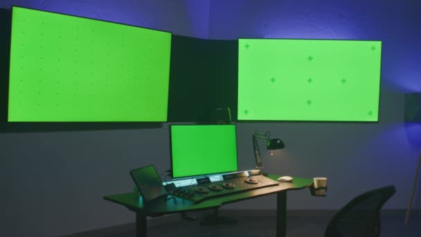 Studio Med Modern Utrustning För Video Eller Film Färgklassificering Dator — Stockvideo