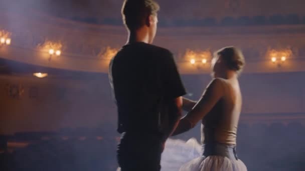Мужчина Женщина Танцуют Практикуют Балетные Лифты Время Репетиции Хореографии Театральной — стоковое видео